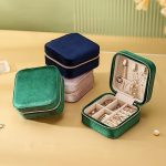 جعبه جواهرات کوچک زنانه CASEGRACE Plush Velvet Travel Jewelry Case